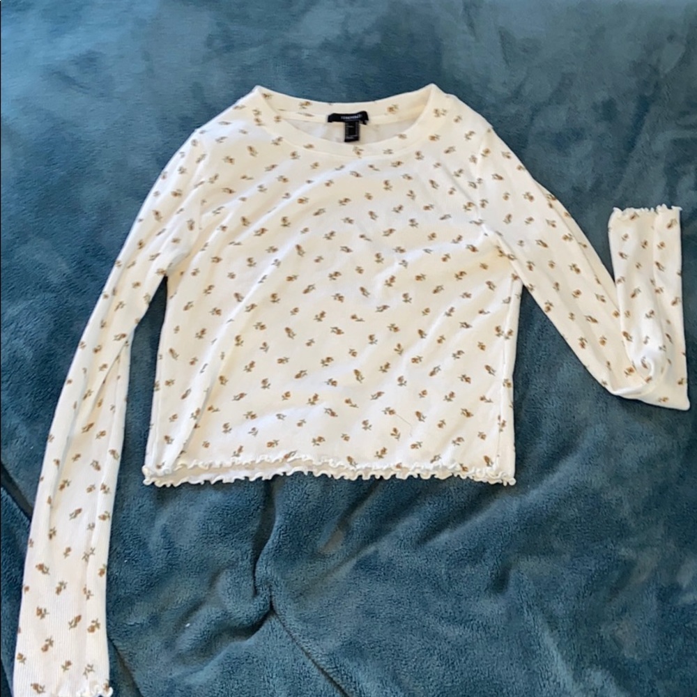 White fitted shirt with flowers
